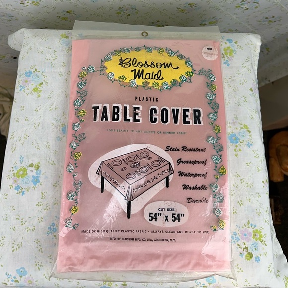 Vintage 50’s Pink Blossom Maid Plastic Table Cover - Picture 3 of 3